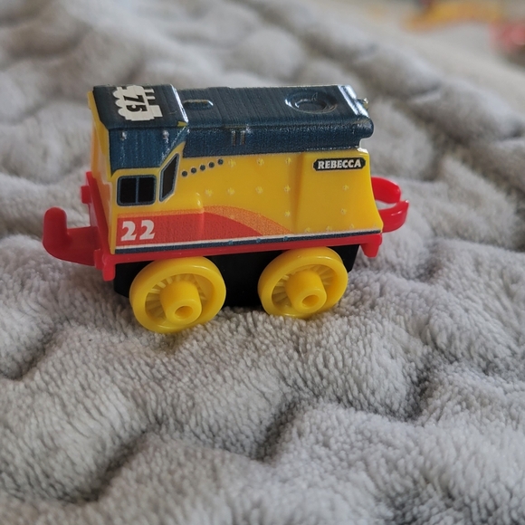 FISHER PRICE THOMAS & FRIENDS MINIS 2020 75TH ANNIVERSARY REBECCA MINI FIGURE - Picture 4 of 10